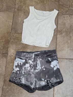 DIY Distressed High Waisted Levi Cut Offs (Size 31) & Zenna Crop Tank (Size Med)